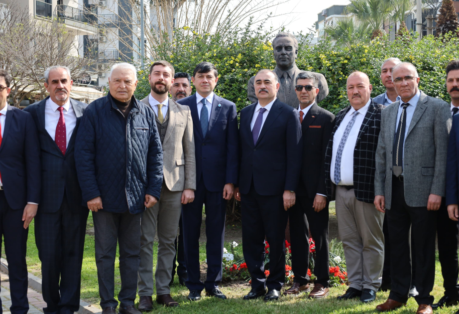 İzmir səfəri çərçivəsində Azərbaycan nümayəndə heyəti Heydər Əliyev Parkını ziyarət edib