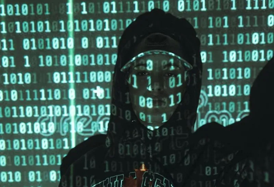 Мошенники с ИИ зарабатывают до 4,5 раза больше обычных махинаторов - Интерпол