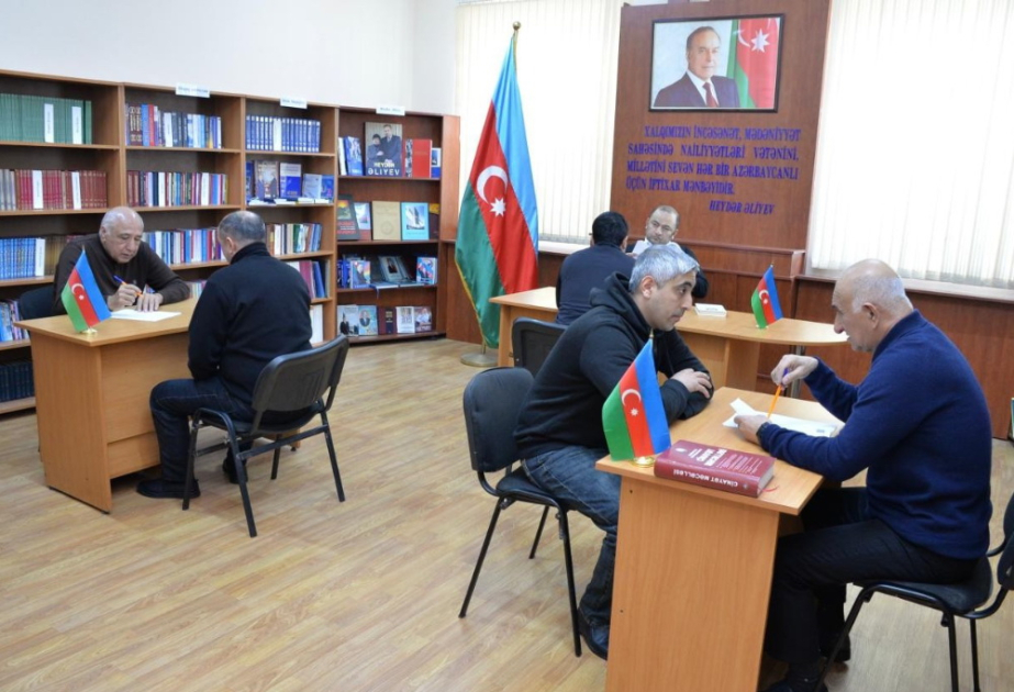 Vəkillər məhkumlara hüquqi yardım göstəriblər