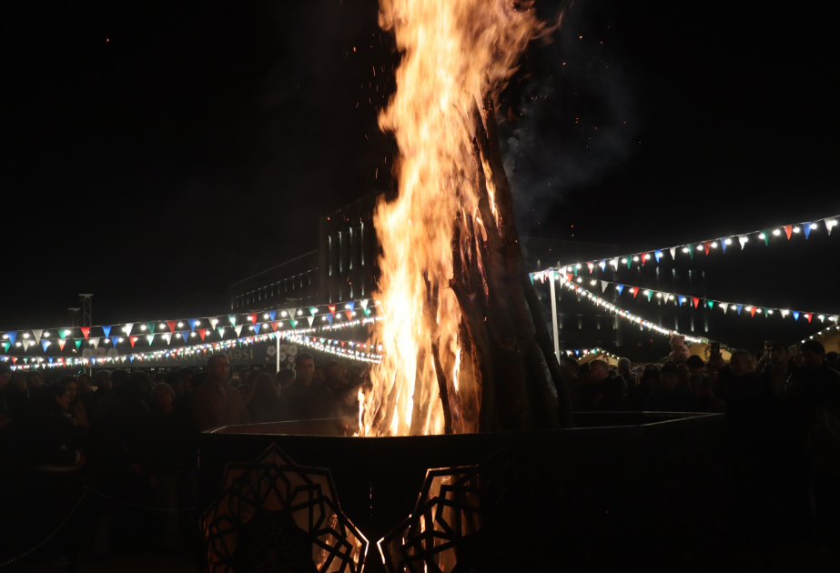 Xankəndidə Torpaq çərşənbəsi: Zəfər meydanında bayram tonqalı alovlanıb