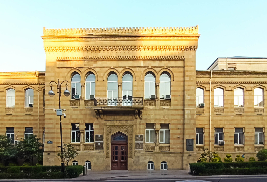 Nizami Gəncəvi irsi ilkin mənbələr əsasında yenidən araşdırılıb