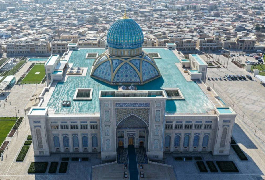 Uzbek President hails active participation of specialists from Azerbaijan and other countries in construction of Islamic Civilization Center