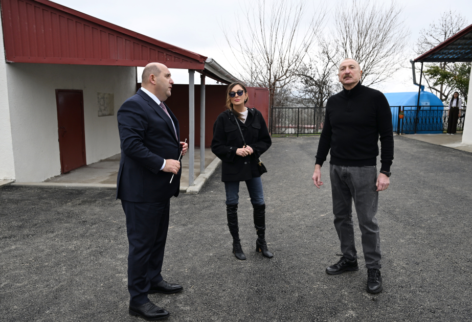 Präsident Ilham Aliyev macht sich im Dorf Khanoba im Bezirk Khojavend mit Wiederaufbau von Einfamilienhäusern und Infrastruktur vertraut AKTUALISIERT VIDEO