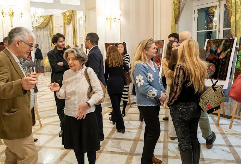 Азербайджанские ковры выставлены в Париже по случаю Новруза