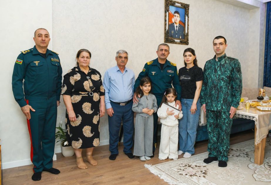 Dövlət Sərhəd Xidmətinin rəhbərliyi şəhid ailələrini ziyarət edib