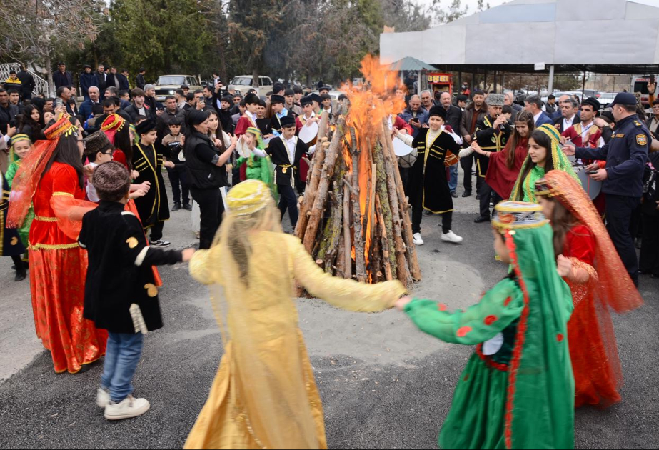 Bahar fəsli Kürdəmirdə coşqu ilə qarşılanır: Novruz tonqalı qalandı VİDEO