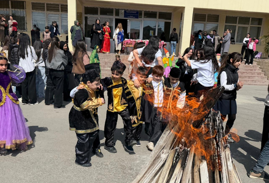106 nömrəli məktəbdə təntənəli Novruz tədbiri