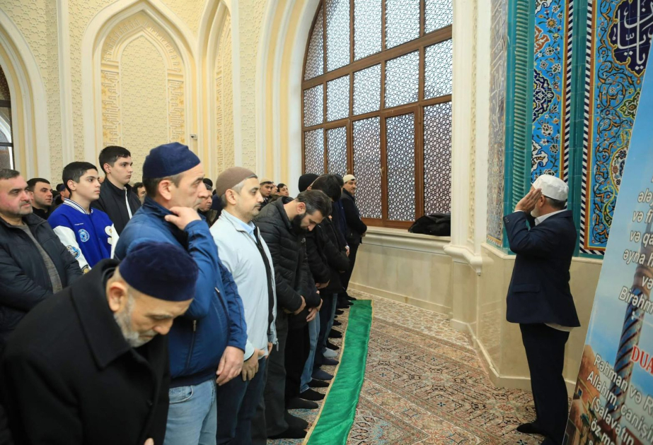 Праздничный намаз в мечетях Гянджи