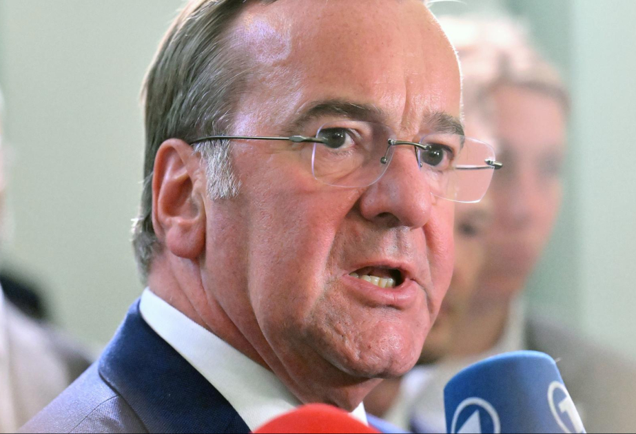 Deutscher Bundesverteidigungsminister in Japan eingetroffen