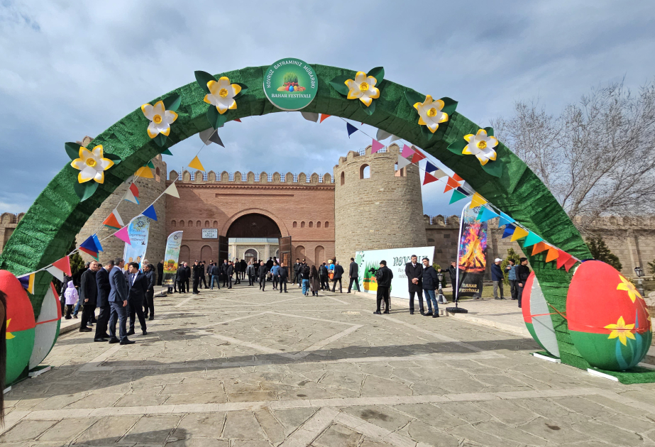 مهرجان الربيع في مجمع قلعة نخجوان التاريخي المعماري