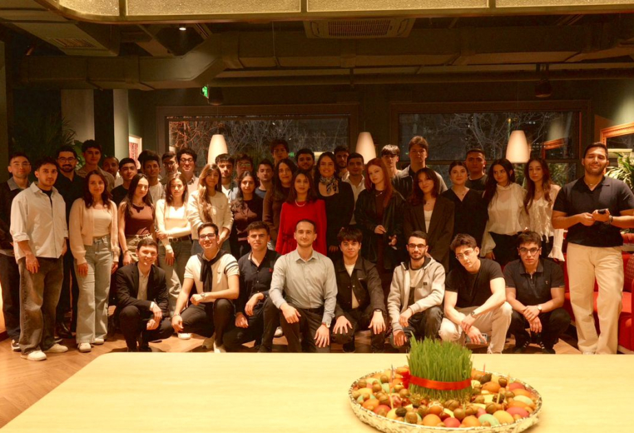 Estudiantes azerbaiyanos en China celebran la festividad de Novruz