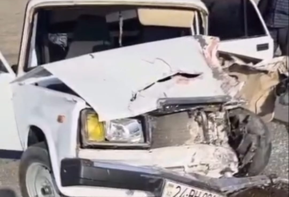 Salyanda yük və minik maşını toqquşub, xəsarət alanlar var