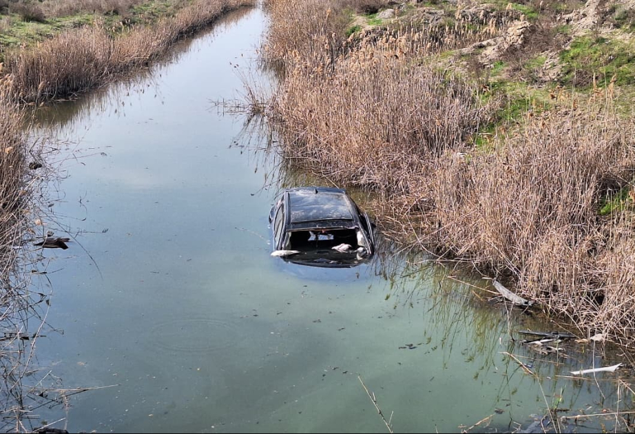 Zərdabda avtomobil su kanalına aşıb, 2 nəfər ölüb VİDEO