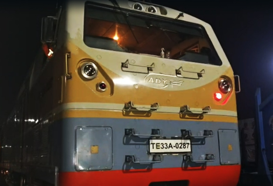 El tren de carga con ayuda humanitaria de Rusia a Irán cruza la frontera