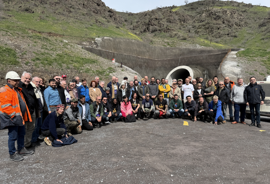 World travelers briefed on progress of Horadiz-Aghband highway and railway