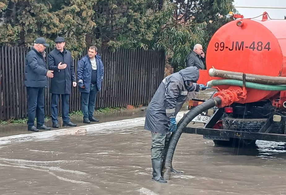 Bakıda yağışın fəsadlarının aradan qaldırılması istiqamətində işlər davam etdirilir