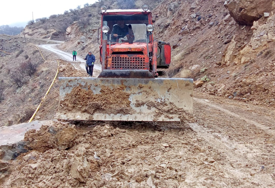 Ordubadın Xurs-Nürgüt kənd avtomobil yolunda qaya uçqunu olub