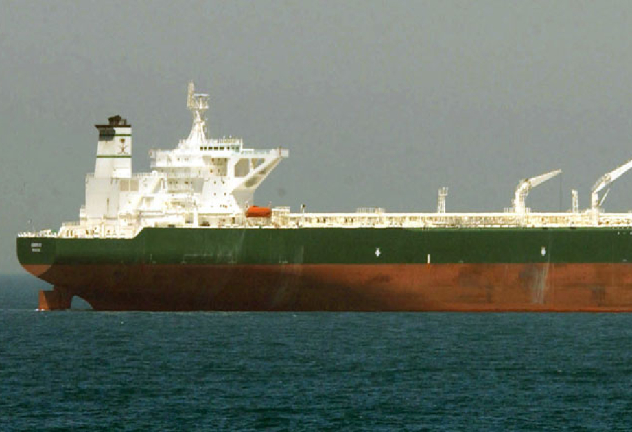 Qətərdə yanacaq tankerinə raket hücumu olub, heyət təxliyə edilib