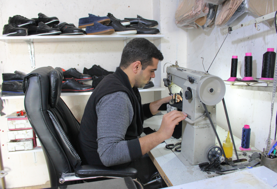 Naxçıvanda qədim sənət yaşadılır - Hüseyn ustanın başmaqçı dükanı  FOTO  VİDEO