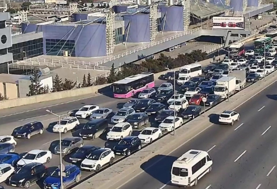 Bakının bəzi yollarında sıxlıq müşahidə olunur -  SİYAHI