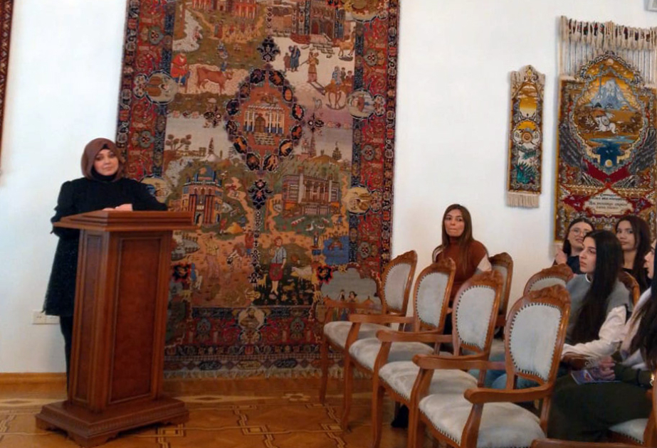 Ədəbiyyat Muzeyi binasının memarlıq tarixi – elmi seminar