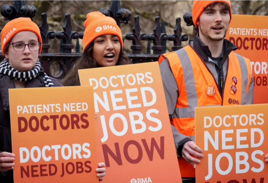 UK doctors lose new jobs package as strike to go ahead