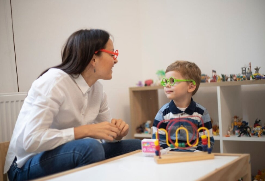 Autizm - erkən diaqnostika və müdaxilə onların inkişafında həlledici rol oynayır