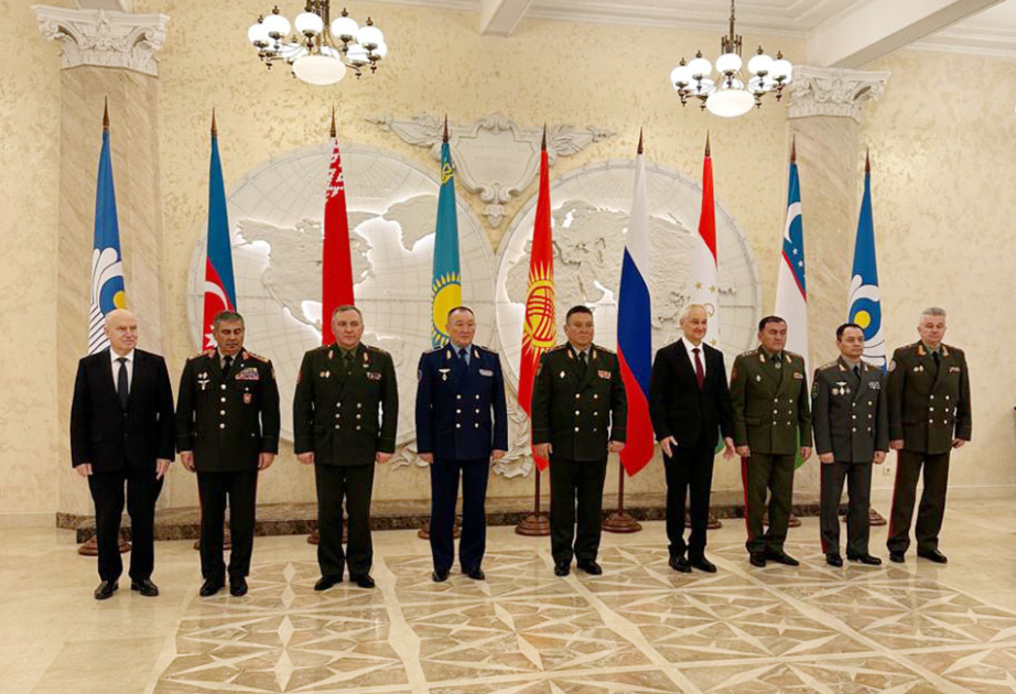 Le colonel-général Zakir Hassanov participe à la réunion du Conseil des ministres de la Défense de la CEI