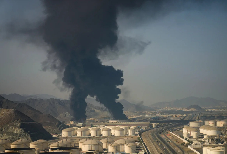 İran Küveytin neft zavoduna dronlarla hücum edib