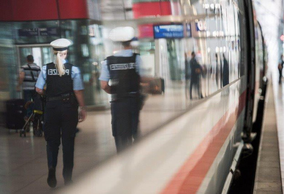 Almaniyada sərnişin qatarında insident olub, 12 nəfər xəsarət alıb