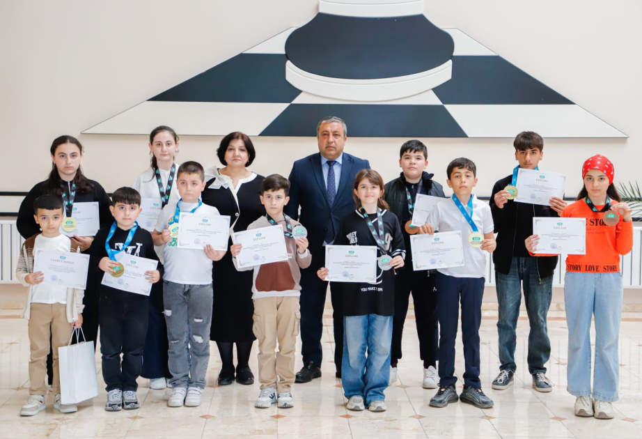 Naxçıvanda şəhidlərin xatirəsinə həsr olunmuş şahmat turnirinin qalibləri mükafatlandırılıb