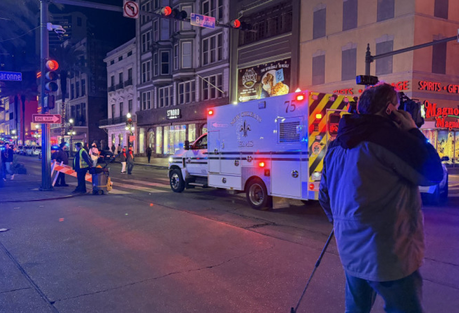 ABŞ-də naməlum şəxs avtomobili izdihamın üzərinə sürüb, 15 nəfər xəsarət alıb