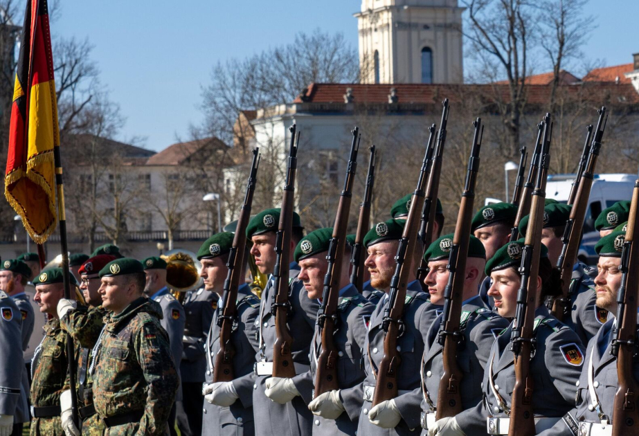 Германия ужесточает правила выезда мужчин призывного возраста
