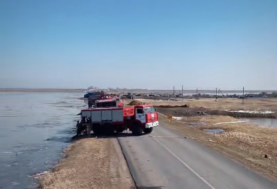 Qazaxıstanda bəndin yarılması ilə əlaqədar möhkəmləndirmə işləri aparılır