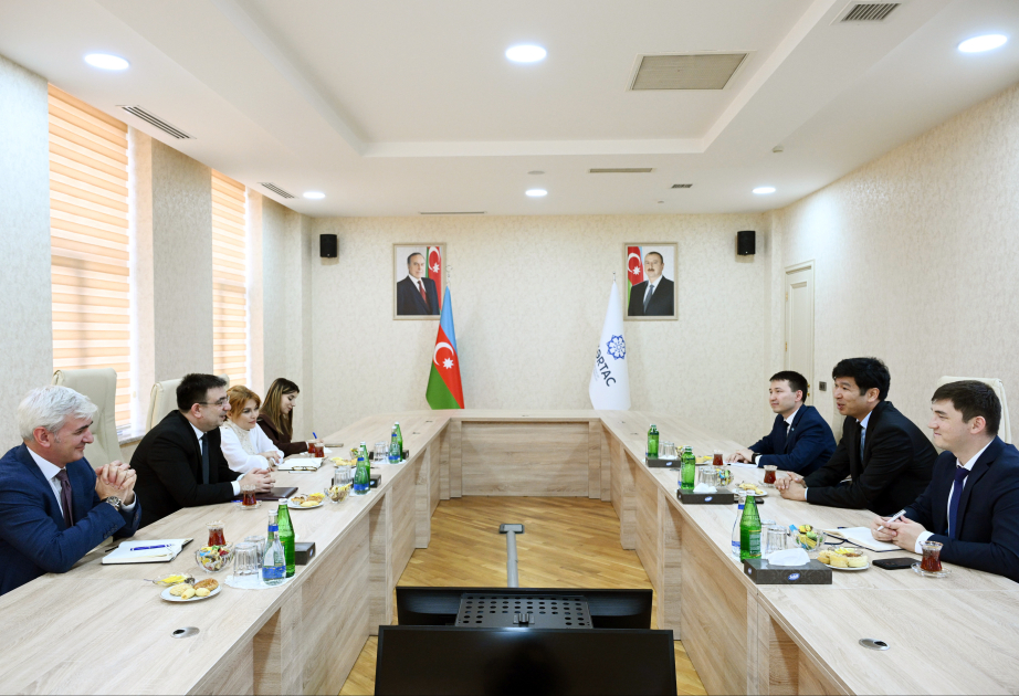 Kasachische Delegation signalisiert Bereitschaft zum Ausbau der Zusammenarbeit mit AZERTAC