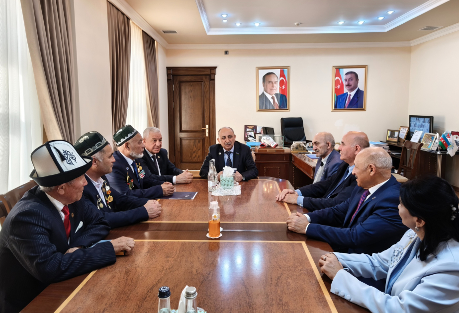 Qərbi Azərbaycan İcmasında Özbəkistan və Qırğızıstandan gəlmiş bir qrup yazıçı ilə görüş keçirilib