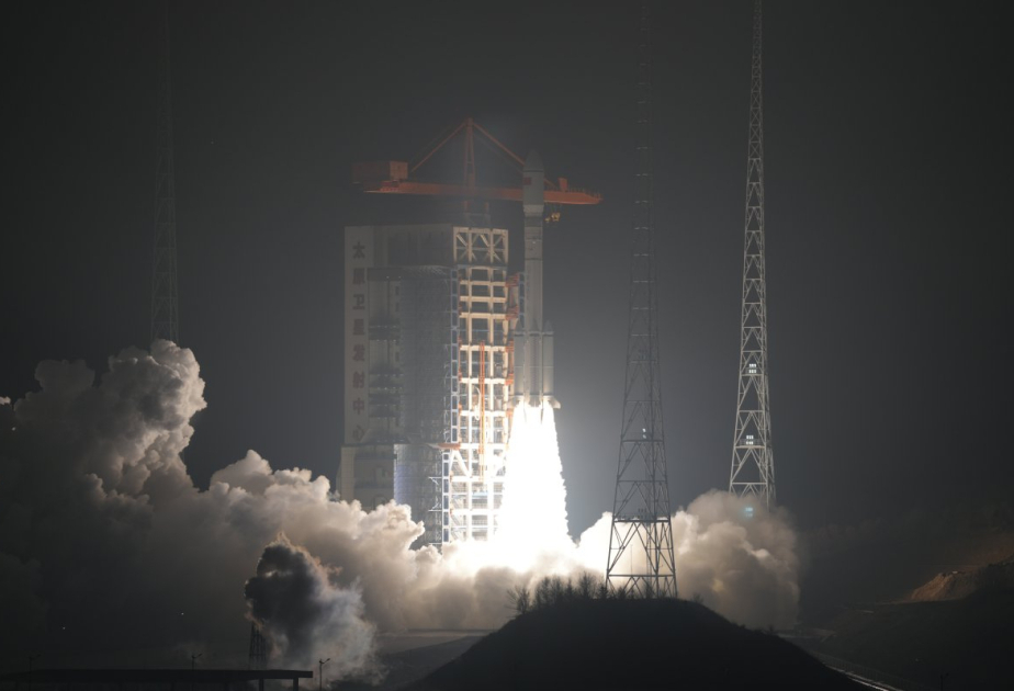 China launches new internet satellite group VIDEO