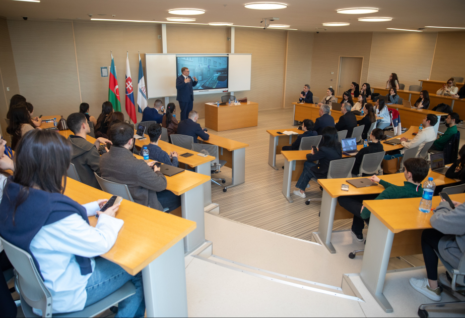 Slovakiyanın ombudsmanı ADA Universitetində tələbələrlə görüşüb