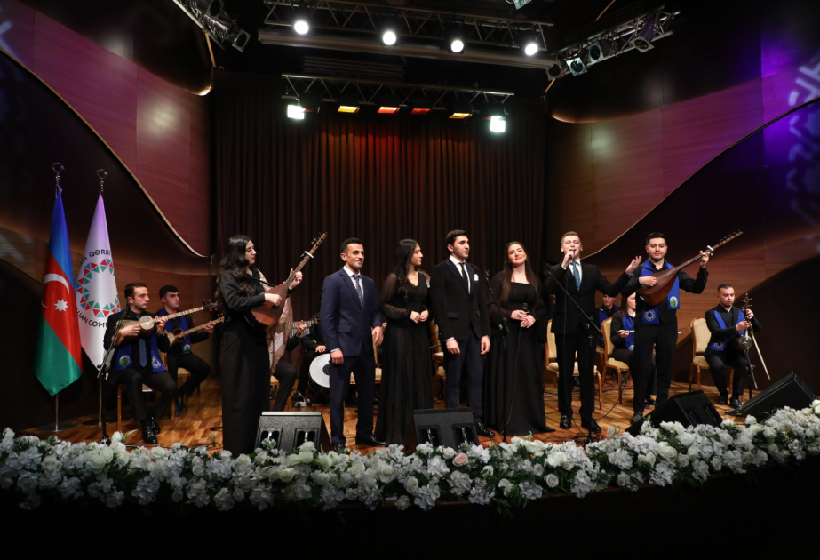 İfa edir "İrəvan" Xalq Çalğı Alətləri Ansamblı...