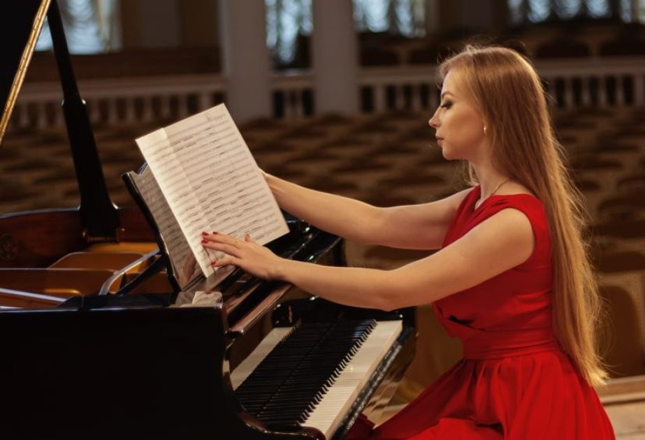 Pianoçu Oksana Gül: Musiqi uşaqların bədii təxəyyülünü inkişaf etdirir