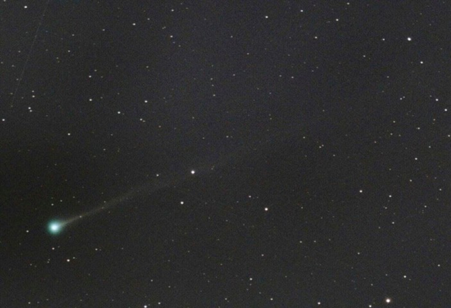 Komet erscheint in frühen Morgenstunden am Himmel
