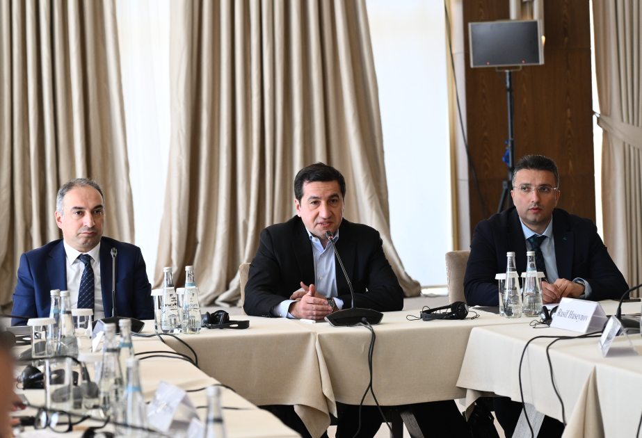 Participantes de la iniciativa “Puente de Paz” se reúnen con el Asistente del Presidente de Azerbaiyán en Gabala