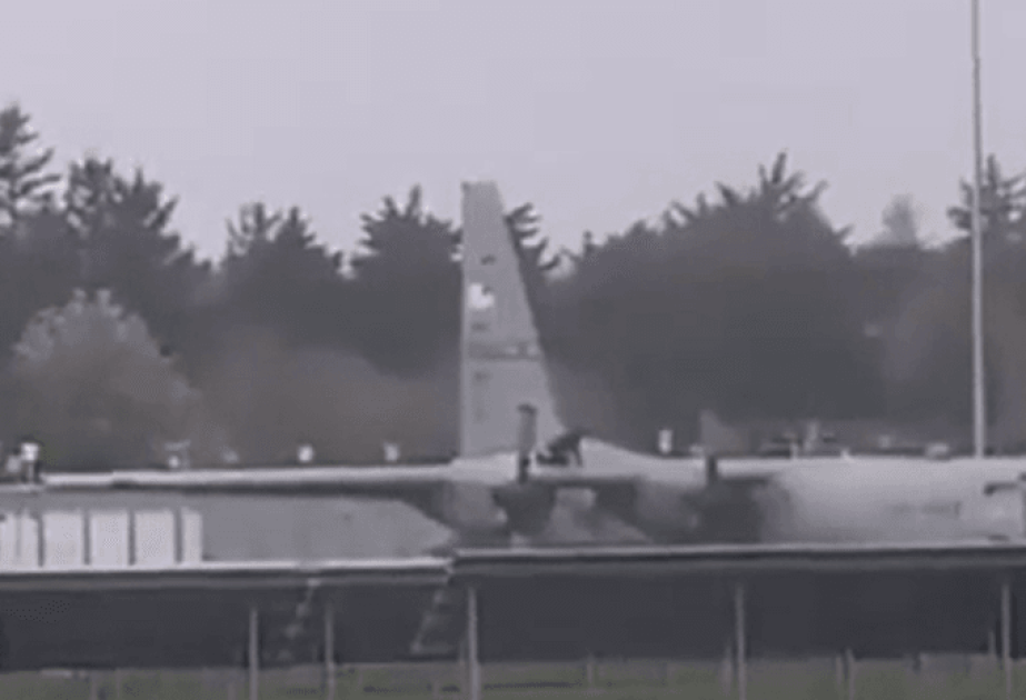 İrlandiya hava limanında bir kişi balta ilə ABŞ hərbi təyyarəsinə hücum edib