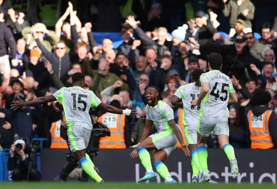 Chelsea 0-3 Manchester City: Guardiola's side cut Arsenal's lead with statement victory