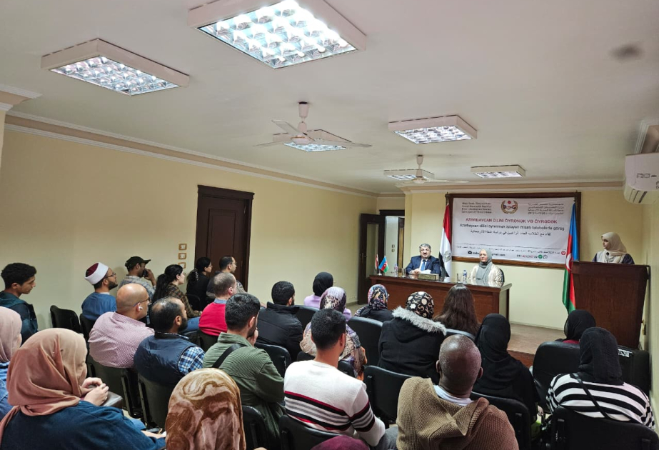 En Egipto, extranjeros participan en cursos de idioma azerbaiyano