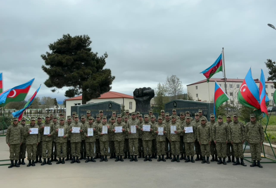 Hərbi xidməti başa vuran sərhədçi əsgərlər evlərinə yola salınıblar