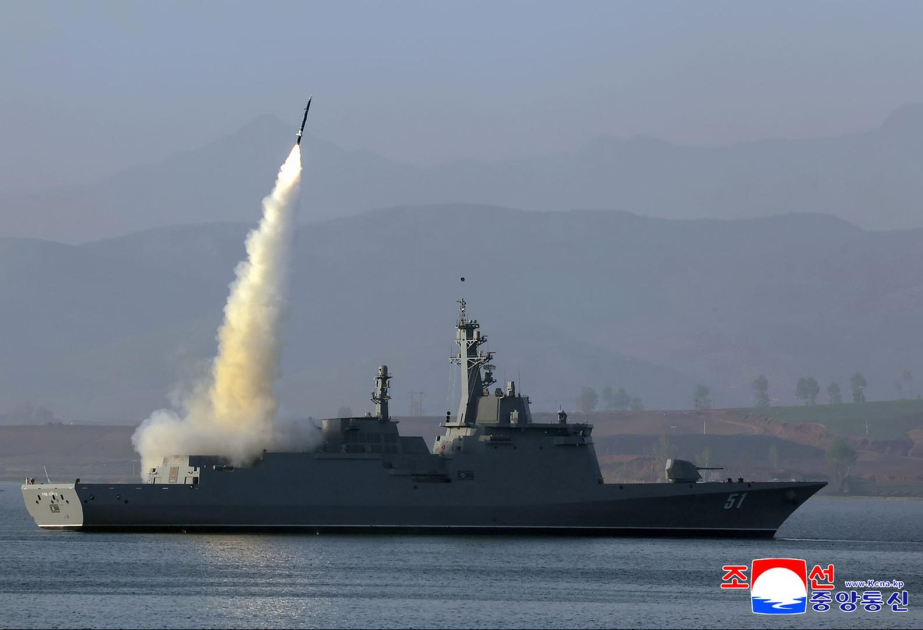 Nordkorea feuert Raketen von Marinezerstörer ab