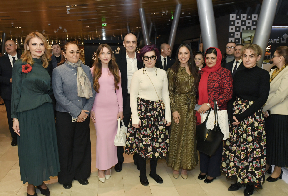 В Азербайджанском национальном музее ковра открылась персональная выставка «Образ, запечатленный в памяти»