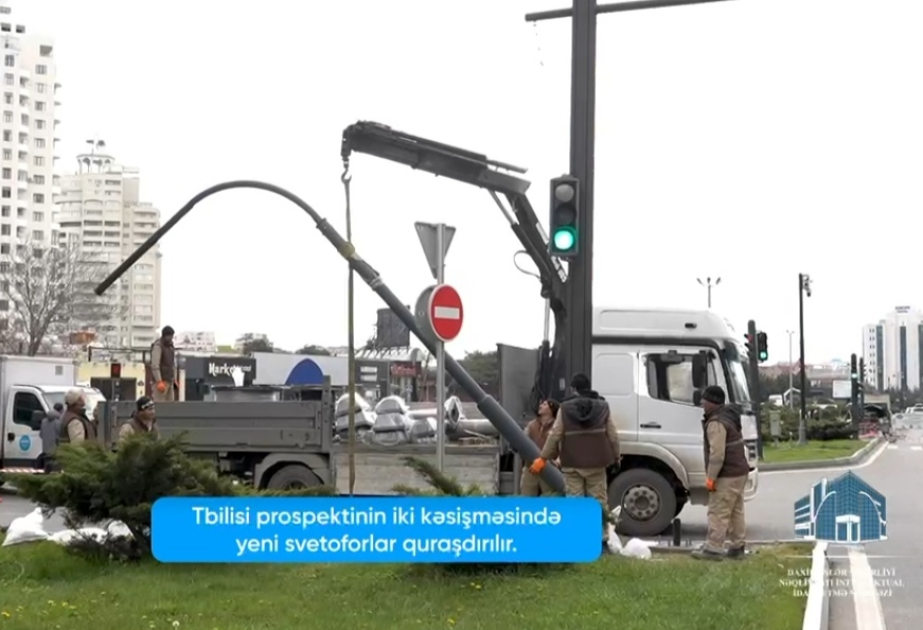 Tbilisi prospektinin iki kəsişməsində yeni işıqforlar quraşdırılır VİDEO