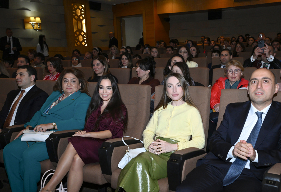 عرض الموسم الثاني من مسلسل "أنا ولاله وشرلوك هولمز 2" في باكو